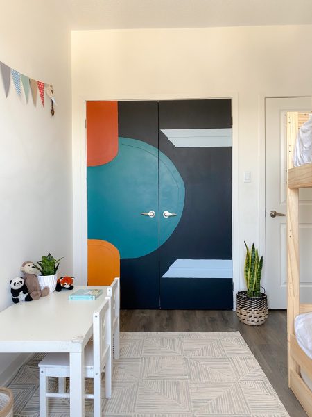 Kids wall mural door - Hana's Happy Home