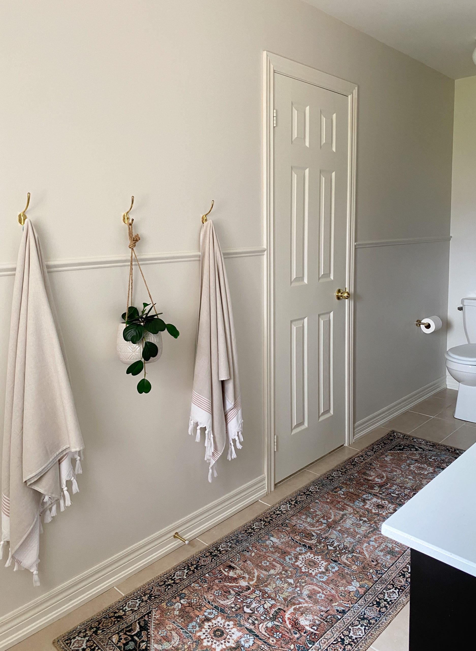 Choosing Paint Colors for a Budget Bathroom Makeover - Hana's Happy Home