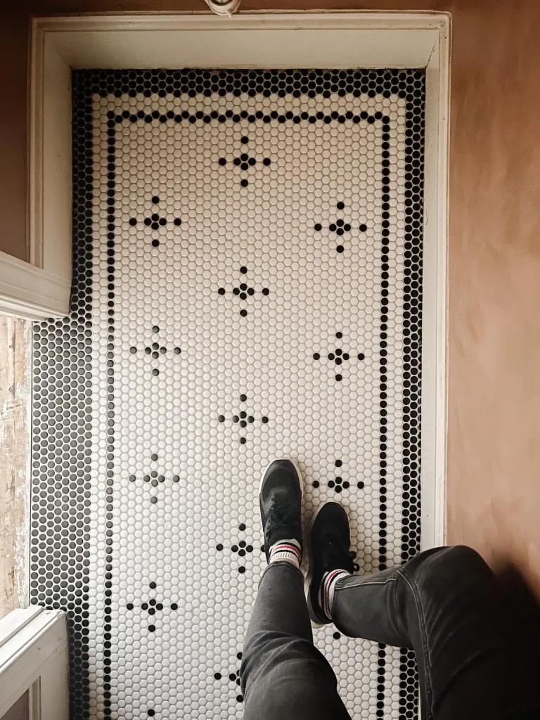 beautiful classic penny tile with a black border by Chris Loves Julai 